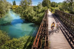 cicloturisti sul ponte bailey sul fiume sile604 e1731928427361 300x200 - Treviso - Ostiglia